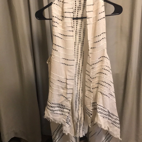 Francesca’s Wrap - Picture 1 of 3